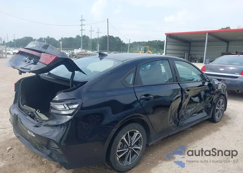 2023 Kia Forte Lxs z USA, uszkodzony, nr VIN 3KPF24AD8PE687775